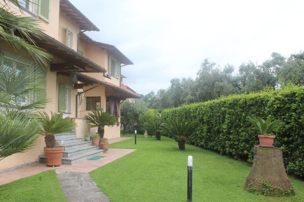Foto Villa unifamiliare a Seravezza di 160 m² con 10 locali in vendita