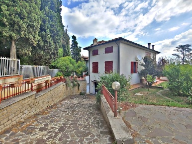 Foto Villa unifamiliare a Sinalunga di 480 m² in vendita