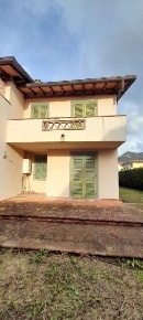 Foto Villa unifamiliare a Seravezza di 150 m² con 7 locali in vendita