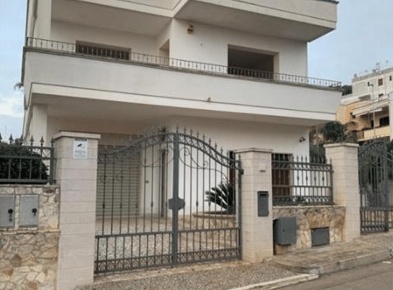 Foto Villa unifamiliare in Via Padova 4/A, Matino di 523 m² con 7 locali