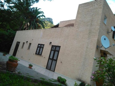 Foto Villa unifamiliare in Perti, Finale Ligure di 90 m² con 4 locali