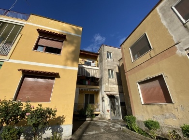 Foto Appartamento in Viale trieste, Casagiove di 99 m² con 4 locali