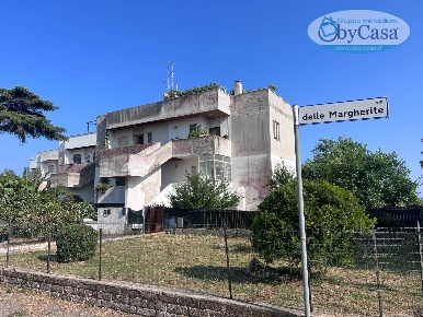 Foto Appartamento a Santa Marinella di 80 m² con 3 locali in vendita