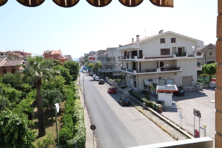 Foto Appartamento in Via Roma, Martinsicuro Centro di 120 m² con 5 locali