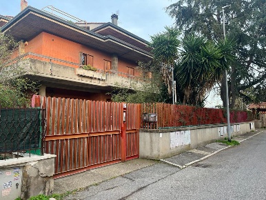 Foto Appartamento in Dipignano, Roma Anagnina di 160 m² con 4 locali