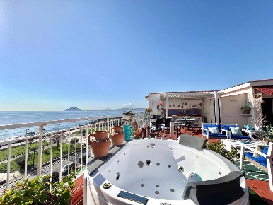 Foto Appartamento in Umberto I, Pozzuoli Lungomare di 89 m² con 3 locali
