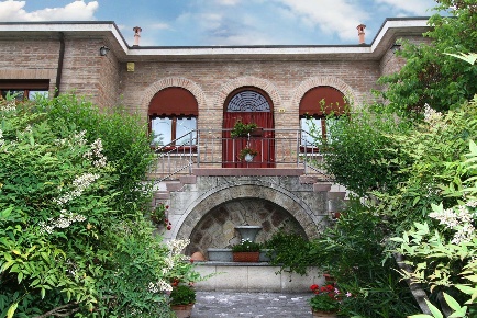 Foto Villa singola in Idris Ricci, Copparo Centro di 368 m² con 14 locali