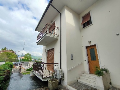 Foto Appartamento a San Pietro in Cariano Pedemonte di 110 m² con 5 locali