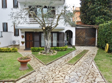 Foto Villa a schiera in Via Fiorenzuola di Focara, Fiumicino Fregene