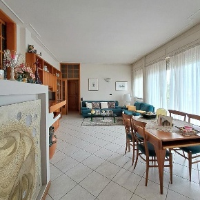 Foto Appartamento a Massarosa di 120 m² con 5 locali in vendita