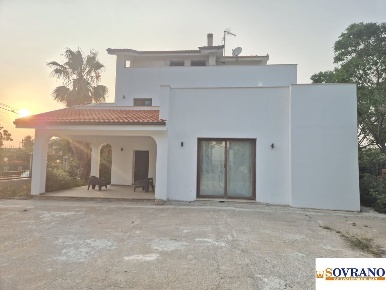 Foto Villa unifamiliare a Carini Milioti di 270 m² con 9 locali in vendita