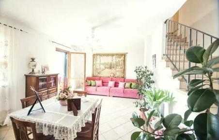 Foto Villa unifamiliare a Massarosa di 160 m² con 5 locali in vendita