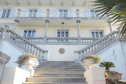 Foto Villa unifamiliare a Sanremo Ospedale di 320 m² con 10 locali