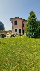 Foto Villa unifamiliare a Lucca San Marco - Acquacalda di 160 m² in vendita
