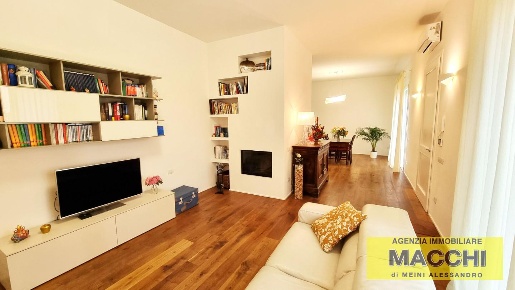 Foto Villa unifamiliare a Ponsacco Centro di 130 m² con 6 locali in vendita