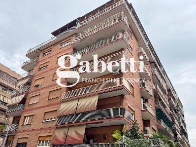 Foto Appartamento in Via CASTELFORTE 42, Roma Tor de' Schiavi di 108 m²