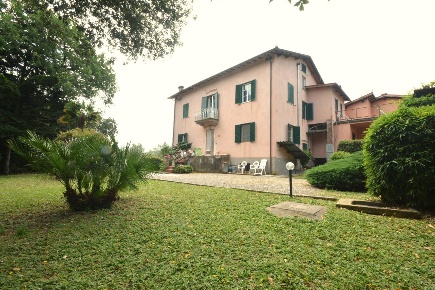 Foto Villa bifamiliare a Lucca Maggiano - San Macario di 140 m² in vendita