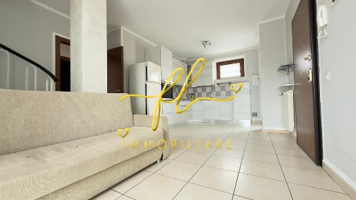 Foto Appartamento a Livorno Pontino - Bastia di 102 m² con 4 locali