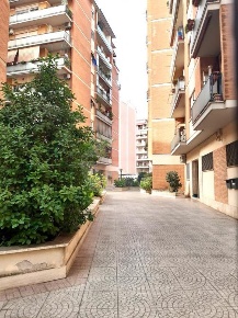 Foto Appartamento in Via Cipriano Facchinetti, Roma di 74 m² in vendita