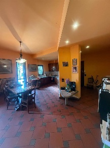 Foto Appartamento a Prato Cafaggio - Grignano di 155 m² con 6 locali