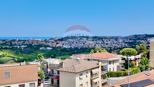 Foto Appartamento in Via Della Montagnola, Ancona Pinocchio di 120 m²