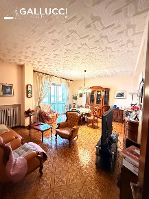 Foto Appartamento in Via Rocco Carabba, Pescara di 153 m² con 7 locali