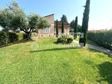 Foto Villa unifamiliare a Lucca San Pietro a Vico - San Cassiano di 220 m²