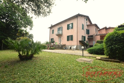 Foto Villa bifamiliare a Lucca Maggiano - San Macario di 140 m² in vendita