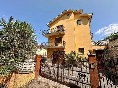 Foto Villa singola in Via della Fonte, L'Aquila Bagno - Monticchio