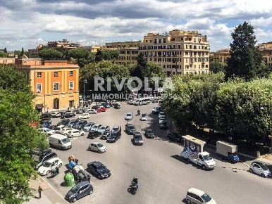 Foto Appartamento in Via Don Giovanni Verita', Roma di 160 m² con 5 locali