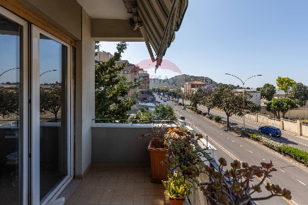Foto Appartamento in Viale Poetto, Cagliari Quartiere del Sole di 180 m²