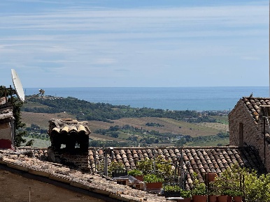 Foto Appartamento in Via Minzoni, Fermo di 150 m² con 5 locali in vendita