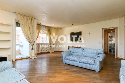Foto Appartamento in Piazza Stefano Jacini, Roma di 175 m² con 4 locali