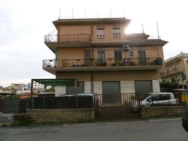 Foto Appartamento in Via dell'Osteria del Finocchio 45, Roma di 73 m²