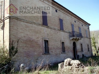 Foto Villa singola in Loc. Casafoscola snc, Matelica di 550 m² in vendita