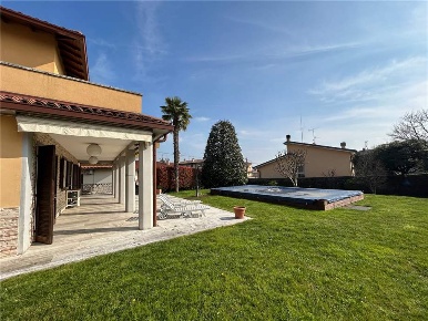 Foto Villa singola in Via Pelabrocco 23, Castelli Calepio Centro di 300 m²
