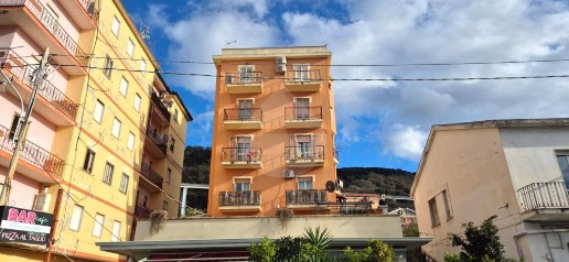 Foto Appartamento in Via Nazionale, Pizzo di 100 m² con 4 locali in vendita