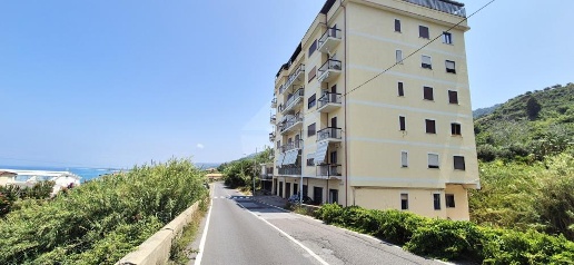 Foto Appartamento in Via Riviera Prangi, Pizzo Centro di 78 m² con 3 locali