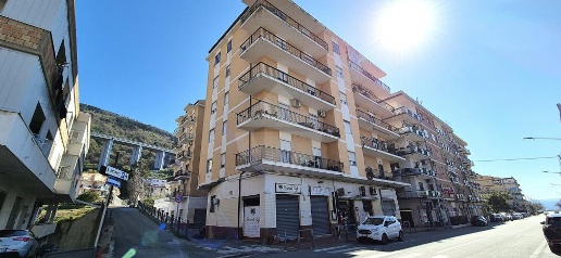 Foto Appartamento in Via Nazionale, Pizzo Centro di 133 m² con 4 locali