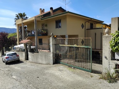 Foto Villa unifamiliare in Via Cavalcanti, Castrolibero Ortomatera
