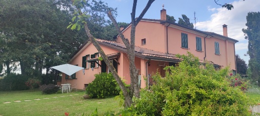 Foto Villa singola a Gatteo di 350 m² con 9 locali in vendita