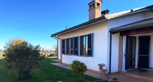 Foto Villa singola a Podenzano Altoé di 260 m² con 8 locali in vendita