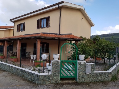 Foto Villa unifamiliare in contrada difesa, Pizzo di 230 m² con 7 locali