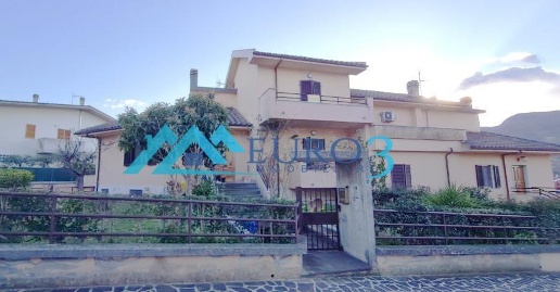 Foto Villa a schiera a Folignano di 280 m² con 9 locali in vendita