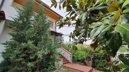 Foto Villa unifamiliare in VIA FABRIANO 2, Folignano Centro di 180 m²