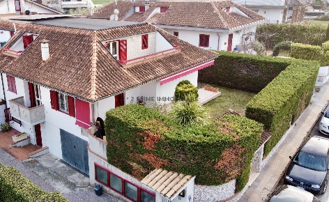 Foto Villa a schiera in VIA SASSETTI 12, Folignano Centro di 215 m²