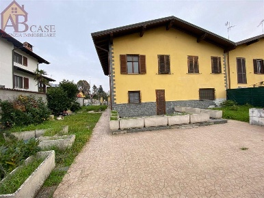 Foto Villa bifamiliare in via mazzini, Gambolò Centro di 170 m² in vendita