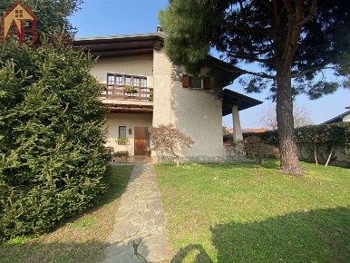 Foto Villa unifamiliare in via mazzini, Gambolò Centro di 278 m² in vendita