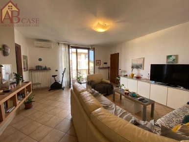 Foto Appartamento in via mazzini, Gambolò Centro di 100 m² con 3 locali
