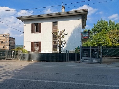 Foto Appartamento a Cermenate di 220 m² con 5 locali in vendita